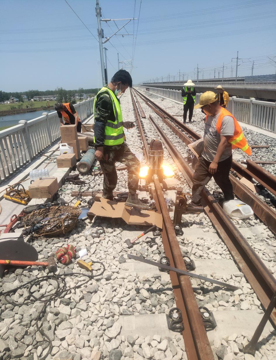 重点工程进行时铁路宁盐联络线全线实现无缝连接